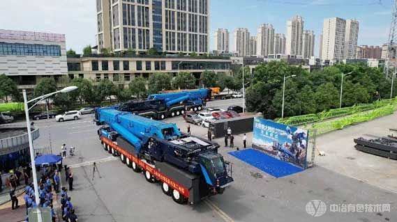 中联重科推出全球最大吨位全地形起重机
