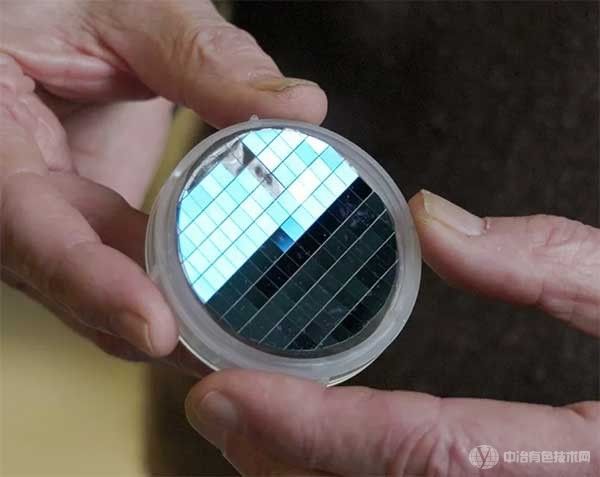 可以实现更小、更快的电子设备！全球首个石墨烯半导体问世
