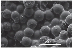 梯度空心微球增强的抗高速冲击复合材料及其制法与应用