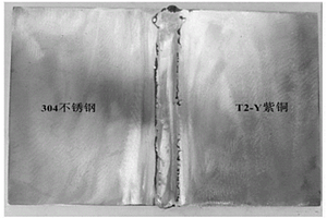 T2铜与304不锈钢焊接用自保护药芯焊丝及制备方法