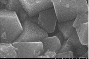 磷酸盐包覆尖晶石结构的正极活性材料及其制备方法和应用