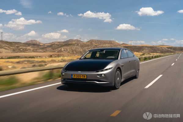 全球首款光伏汽车将于11月在欧洲交付