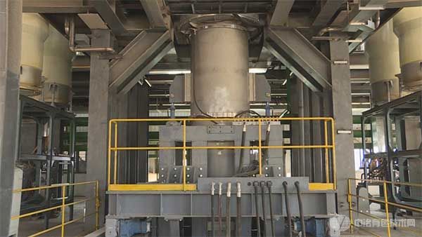 国内最大高纯钛金属锭在西昌创润出炉