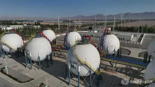 中国石化新疆库车绿氢示范项目制氢厂储氢罐区(无人机照片)