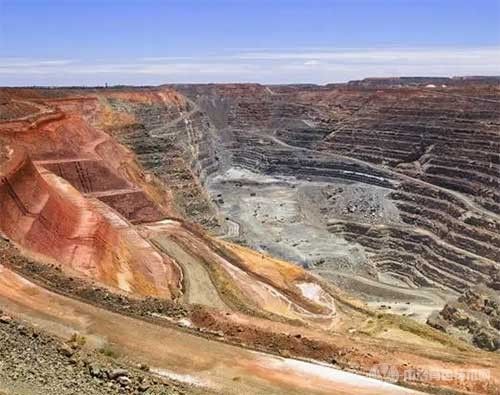 受非法采矿等因素影响，秘鲁在矿业投资吸引力方面出现了下滑