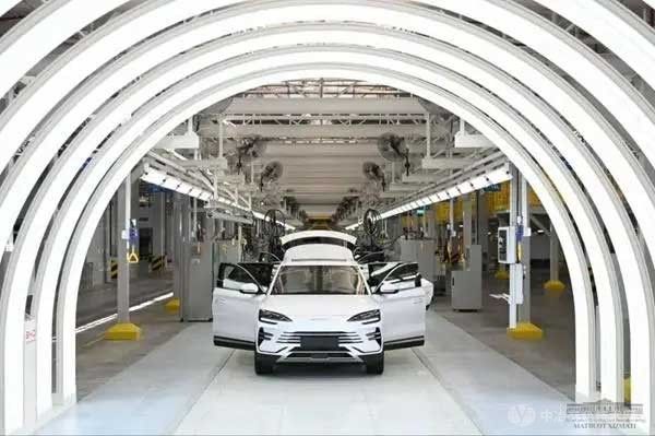 里程碑！比亚迪乌兹别克斯坦工厂量产新能源汽车下线