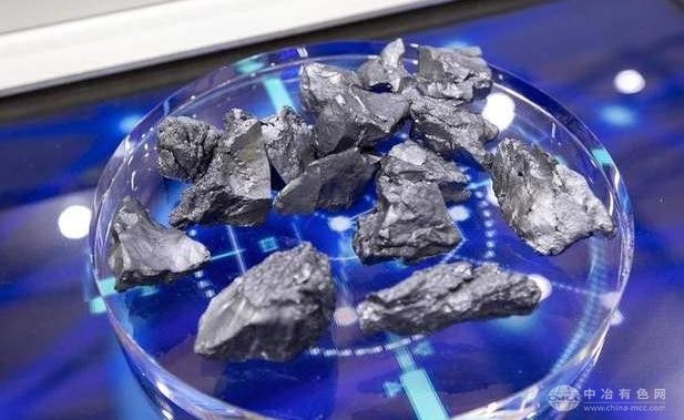 新疆克拉玛依将斥资12亿打造8000吨单晶硅生产基地