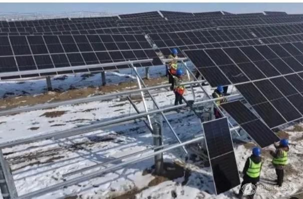 新疆5GW光伏防沙治沙重大项目复工