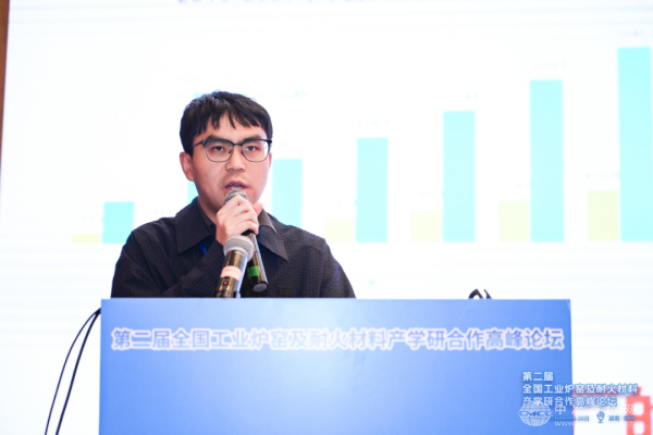 徐建新教授（吴杲代）