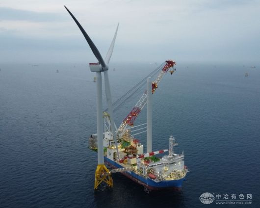 中国台湾省海龙海上风电项目迎来新进展：首台海上风机成功安装
