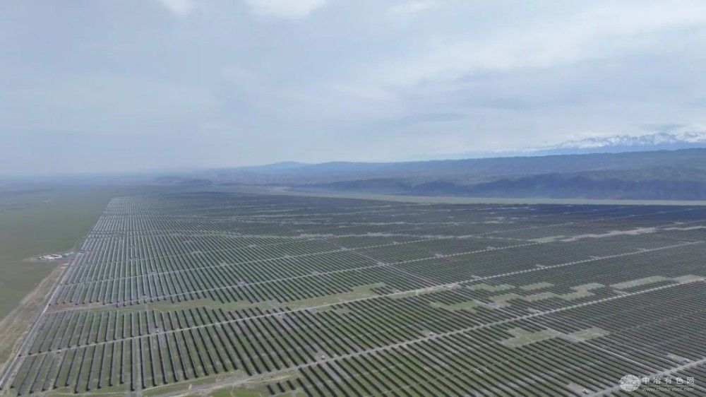 新疆塔城沙湾：70万千瓦“光伏+储能”项目成功并网