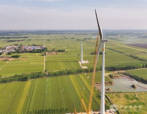 华润清河风电场300MW项目：150MW市场化工程首台机组吊装成功！