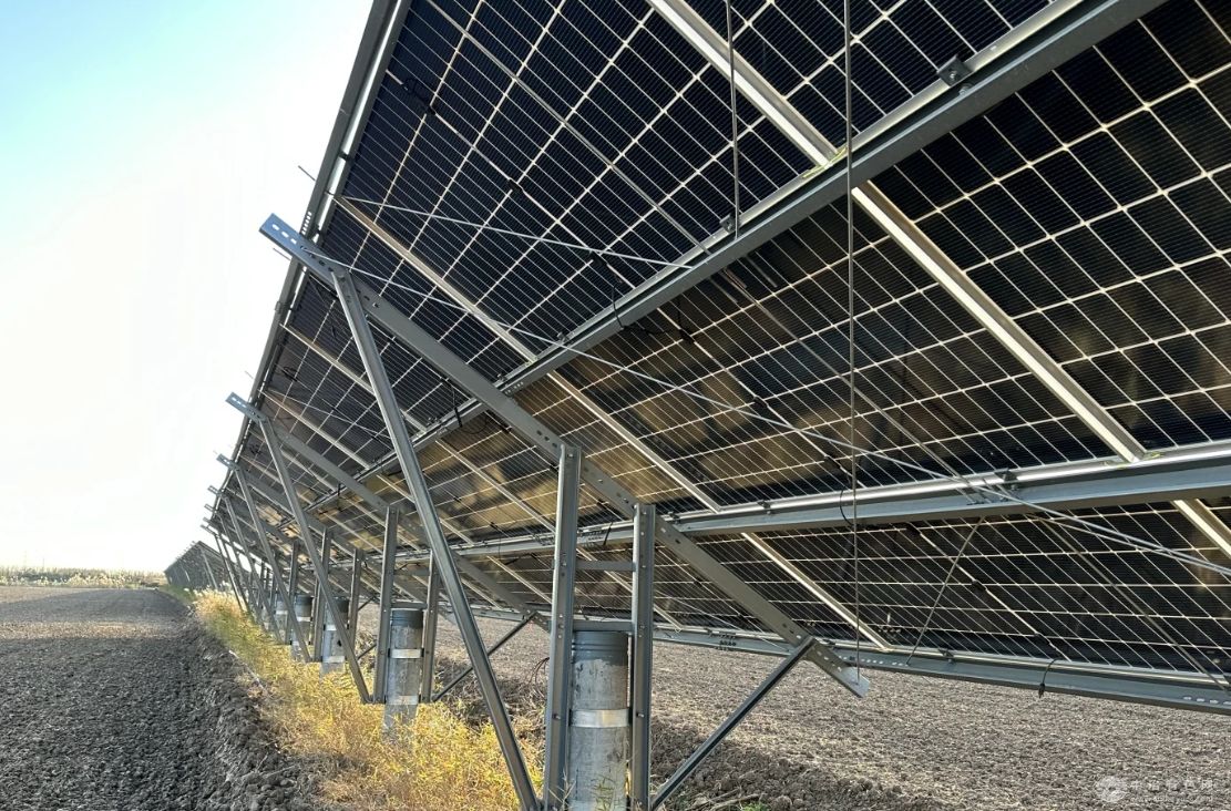 福莱特光伏电站装机突破1.1GW 铝合金支架助力新能源布局