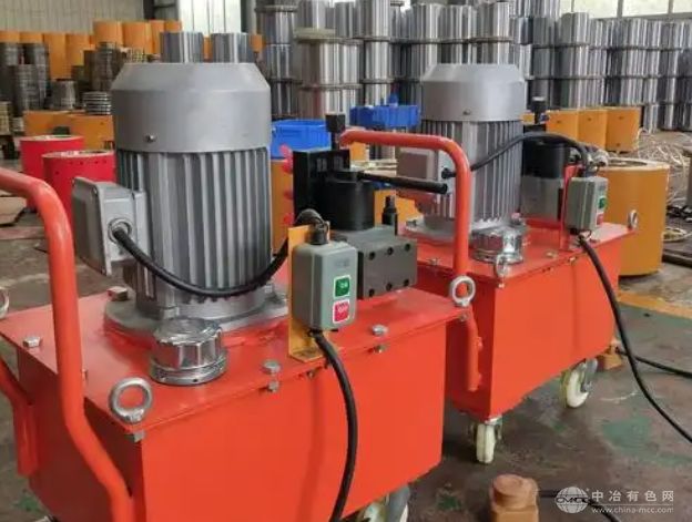 江苏鼎锃科技突破渗锌工艺瓶颈 新型上料装置提升金属处理品质