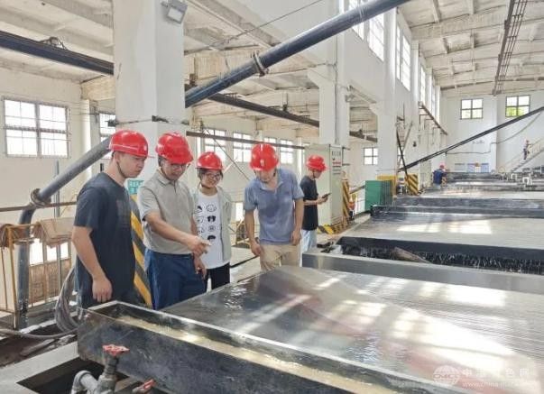 江西理工大学研发省内首台数字化智能选矿摇床  革新钨矿分选技术