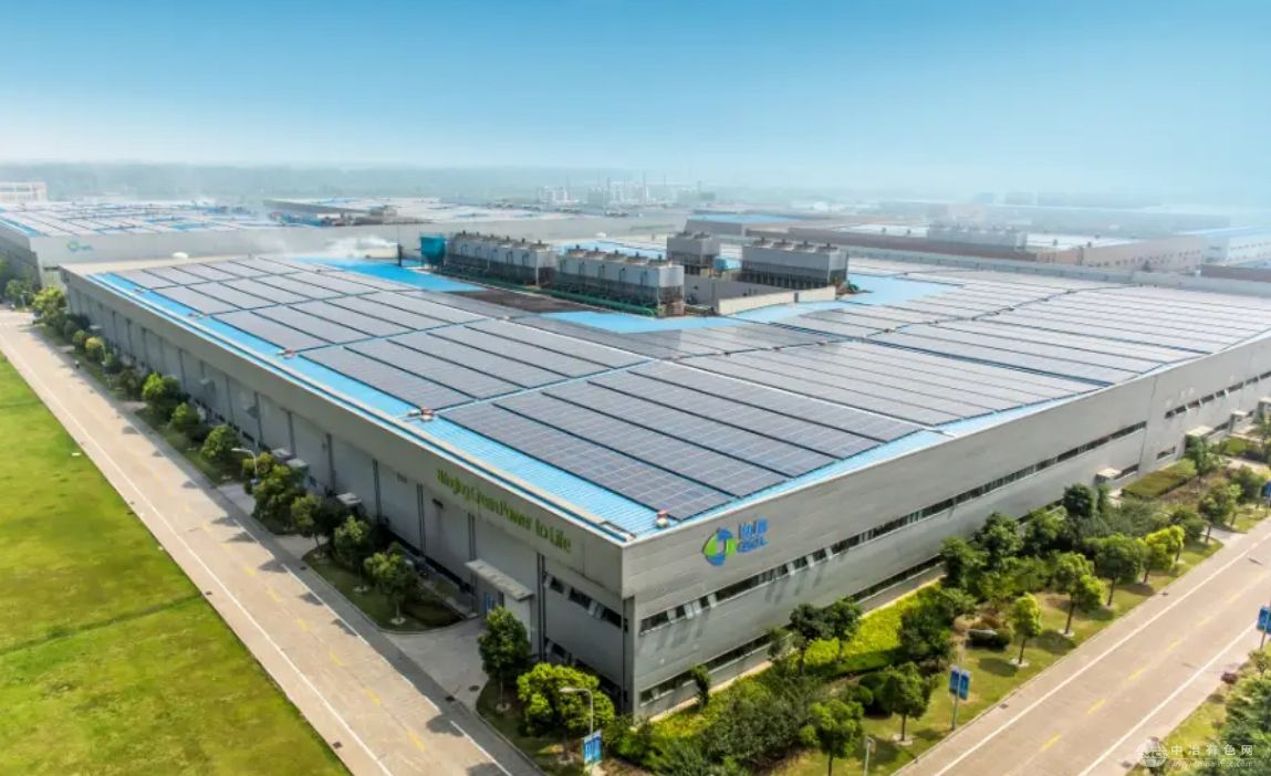 协鑫集成联手11家企业深化分布式光伏合作 推动新能源生态建设