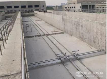 单轨式水下刮泥机