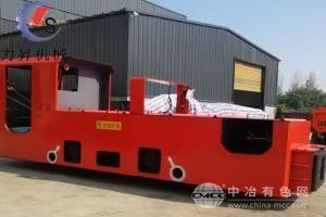 矿安型窄轨架线电机车