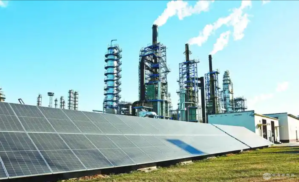 光伏产业面临深度调整 硅料环节价格跌幅近90%