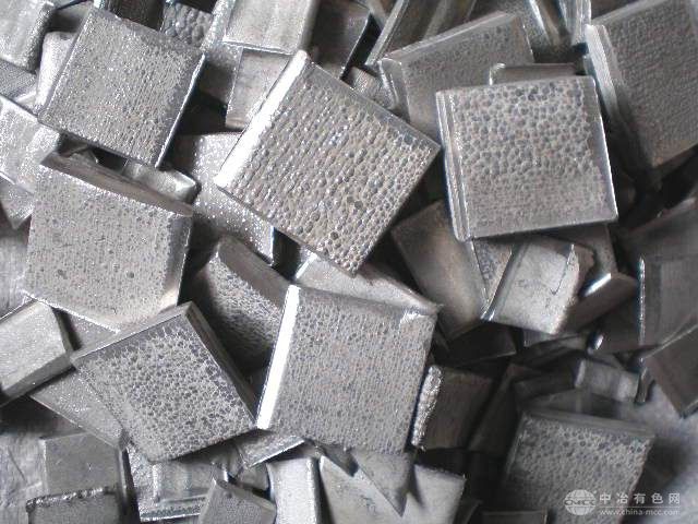 龙州水口口岸铝业基地正式投料，边境铝产业迈入生产新阶段