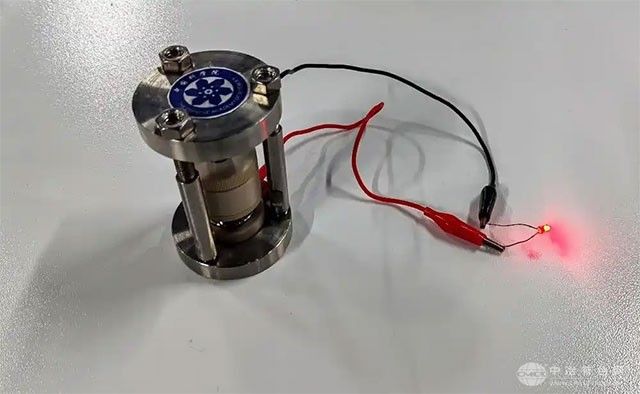 科研重磅!中国科学家突破氢负离子电池技术