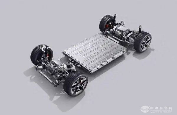 2025年8月中国动力电池行业报告：龙头企业优势明显