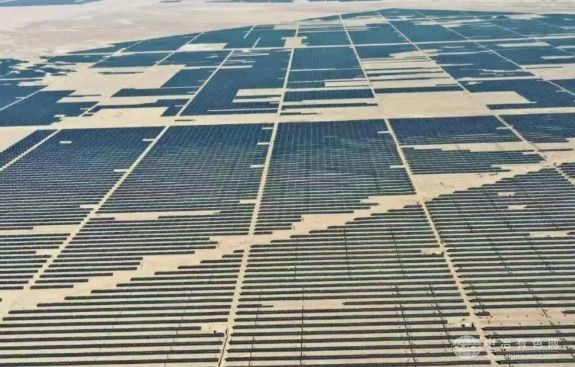 圆满收官！协鑫集成23GW组件全部到位，为申能新疆和丰绿色项目保驾护航