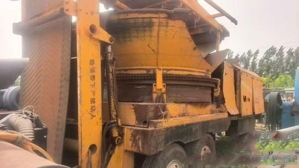 出售22年伟东3600型圆盘破碎机,530匹马力柴油机,10刀转子