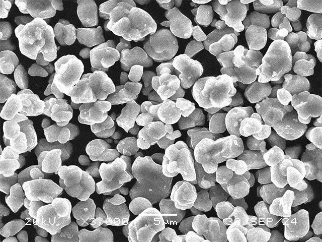 双功能材料精准包覆的三元正极材料及其制备方法